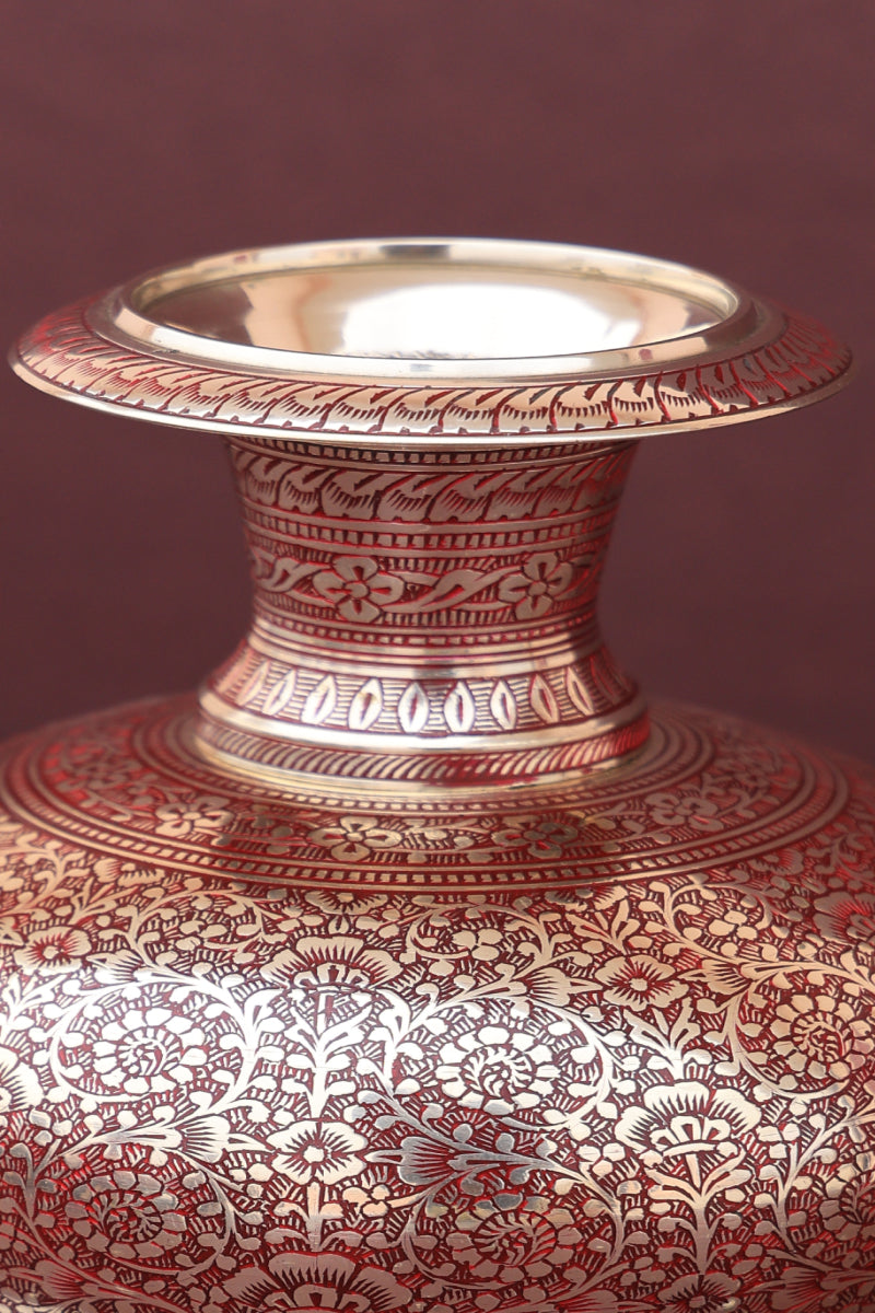 Intricate red marodi guldaan vase