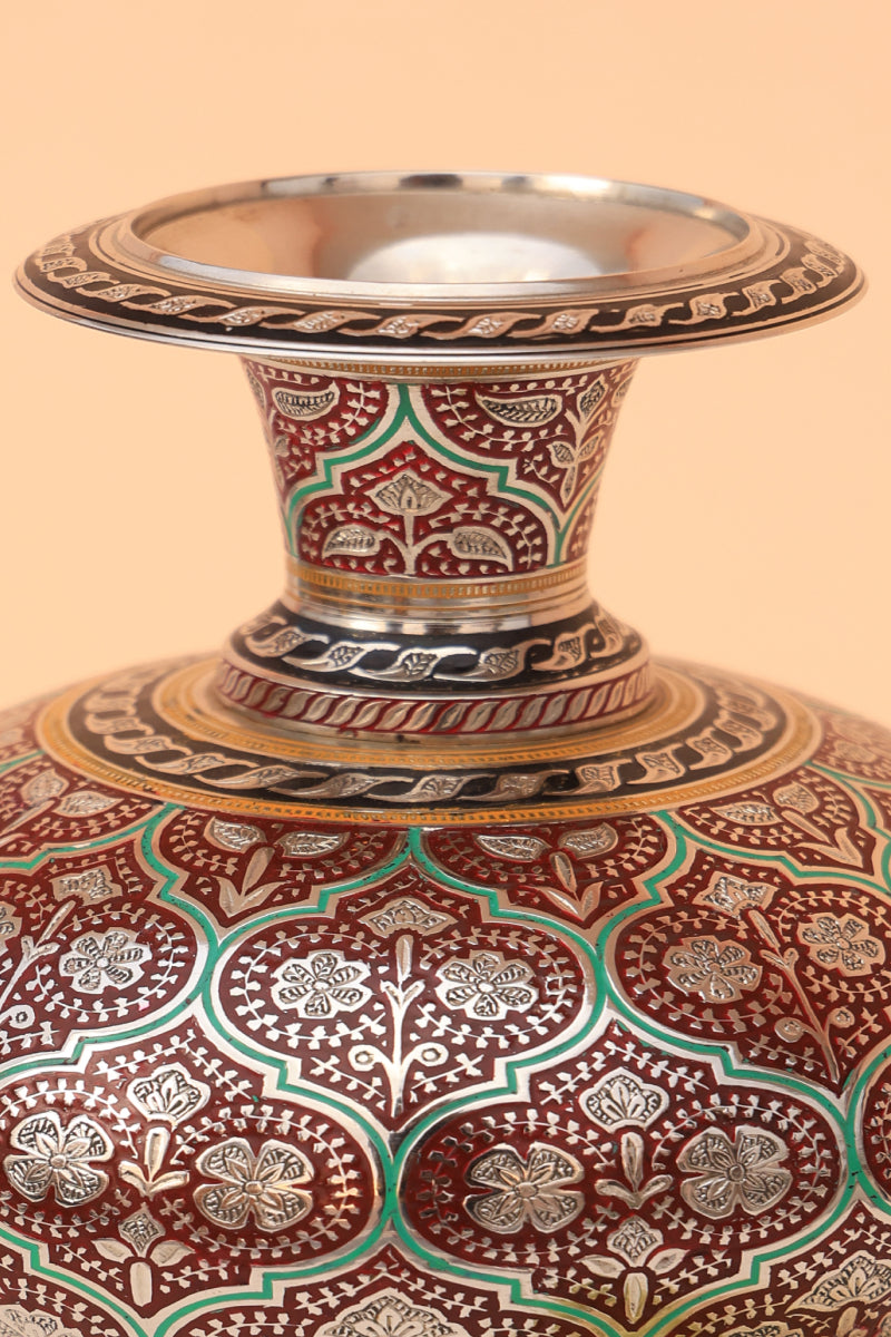 Crimson red marodi guldaan vase