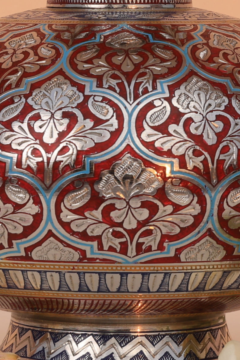 Crimson red marodi guldaan vase