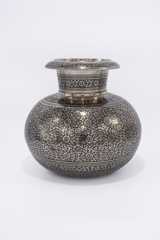 STERILING BLACK DARMIYANI MARODI GHARA